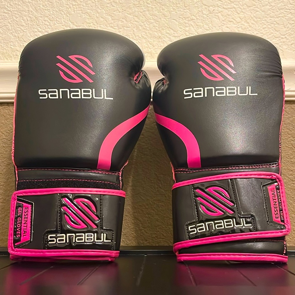 Boxing gloves and padded hand wraps